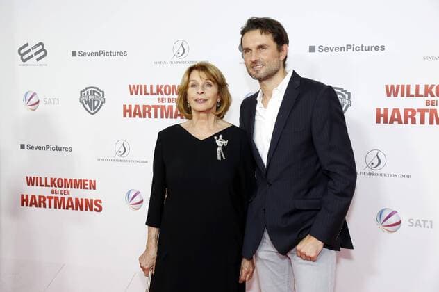 Senta Berger mit Sohn Simon Verhoeven bei der Weltpremiere des Kinofilms Willkommen bei den Hartmanns im Mathäser Filmpalast. München, 25.10.2016 Foto:xD.xBedrosianx xFuturexImage