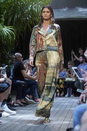 A model presents the creations of Agua de Coco by Liana Thomaz during a fashion show at Sao Paulo Fashion Week in Sao Paulo, Brazil, 26 October 2016. SAO PAULO FASHION WEEK !ACHTUNG: NUR REDAKTIONELLE NUTZUNG!  SAO001 20161026-636131070643703766