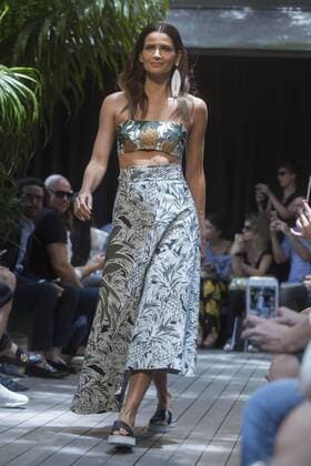 A model presents the creations of Agua de Coco by Liana Thomaz during a fashion show at Sao Paulo Fashion Week in Sao Paulo, Brazil, 26 October 2016. SAO PAULO FASHION WEEK !ACHTUNG: NUR REDAKTIONELLE NUTZUNG!  SAO001 20161026-636131071267851764
