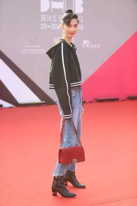 October 26, 2016 - Beijing, Beijing, China - Beijing,CHINA-October 26 2016: (EDITORIAL USE ONLY.CHINA OUT) Street snap of China Fashion Week in Beijing, October 26th, 2016. Beijing China  - ZUMAs145 20161026_zaa_s145_019