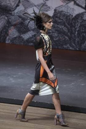 Brazilian transgender model Valentina Sampaio presents the creations of Ronalso Fraga during a fashion show at Sao Paulo Fashion Week in Sao Paulo, Brazil, 26 October 2016. The brand included 28 transgender models for the show. SAO PAULO FASHION WEEK !ACHTUNG: NUR REDAKTIONELLE NUTZUNG!  SAO001 20161026-636131142013230106