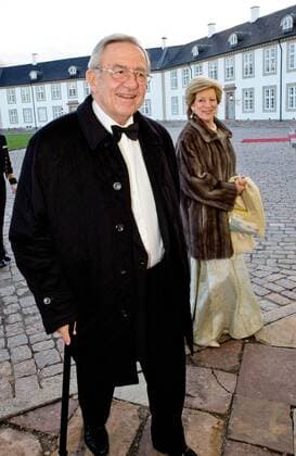 16-04-2015 Diner Arrival of King Constantine II of Greece and Queen Anne-Marie for the galadiner on the occasion of the Danish Queens 75th birthday at Fredensborg slot in Denmark.  Copyright: xPPE Nieboerx