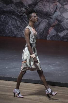A transgernder model presents the creations of Ronalso Fraga during a fashion show at Sao Paulo Fashion Week in Sao Paulo, Brazil, 26 October 2016. The brand included 28 transgender models for the show. SAO PAULO FASHION WEEK !ACHTUNG: NUR REDAKTIONELLE NUTZUNG!  SAO001 20161026-636131187242924530