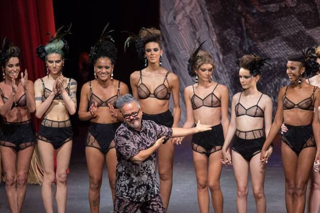 October 26, 2016 - Sao Paulo, Brazil - Model presents creation by Ronaldo Fraga, during the Sao Paulo Fashion Week, winter 2017 edition, this Wednesday , in Sao Paulo, Brazil. The parade was performed by transgender models. Sao Paulo Brazil - ZUMAl146 20161026_zaf_l146_017