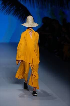 October 26, 2016 - Sao Paulo, Brazil - Model presents creation by Osklen, during the Sao Paulo Fashion Week, winter 2017 edition, this Wednesday , in Sao Paulo, Brazil. Sao Paulo Brazil - ZUMAl146 20161026_zaf_l146_095