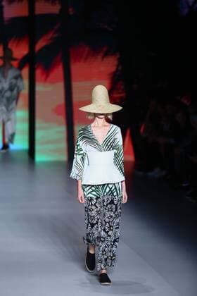October 26, 2016 - Sao Paulo, Brazil - Model presents creation by Osklen, during the Sao Paulo Fashion Week, winter 2017 edition, this Wednesday , in Sao Paulo, Brazil. Sao Paulo Brazil - ZUMAl146 20161026_zaf_l146_098