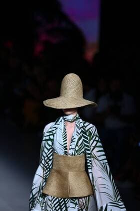 October 26, 2016 - Sao Paulo, Brazil - Model presents creation by Osklen, during the Sao Paulo Fashion Week, winter 2017 edition, this Wednesday , in Sao Paulo, Brazil. Sao Paulo Brazil - ZUMAl146 20161026_zaf_l146_103