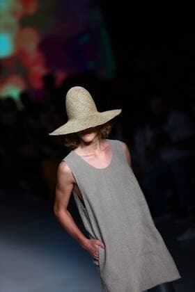 October 26, 2016 - Sao Paulo, Brazil - Model presents creation by Osklen, during the Sao Paulo Fashion Week, winter 2017 edition, this Wednesday , in Sao Paulo, Brazil. Sao Paulo Brazil - ZUMAl146 20161026_zaf_l146_112
