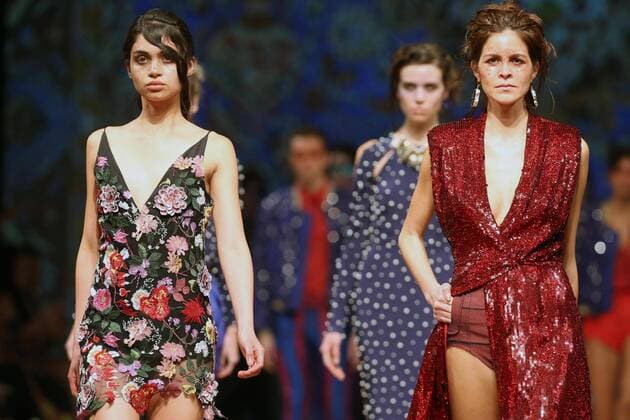 A model takes the catwalk wearing a design by Spanish designer Ana Locking during the 11th. Lima s Fashion Week, in Lima, Peru, 26 October 2016. Lima s Fashion Week !ACHTUNG: NUR REDAKTIONELLE NUTZUNG!  LIM112 20161027-636131463536579264