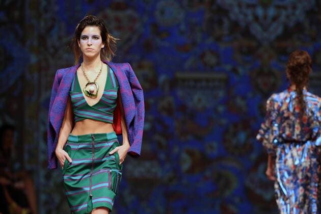 A model takes the catwalk wearing a design by Spanish designer Ana Locking during the 11th. Lima s Fashion Week, in Lima, Peru, 26 October 2016. Lima s Fashion Week !ACHTUNG: NUR REDAKTIONELLE NUTZUNG!  LIM112 20161027-636131463555923140