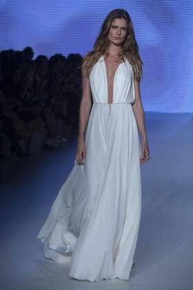 A model presents the creations of Brazilian designer Samuel Cirnansck during a fashion show of Sao Paulo Fashion Week in Sao Paulo, Brazil, 27 October 2016. EFE Sebastiao Moreira SAO PAULO FASHION WEEK !ACHTUNG: NUR REDAKTIONELLE NUTZUNG!  SAO001 20161028-636132104062898934