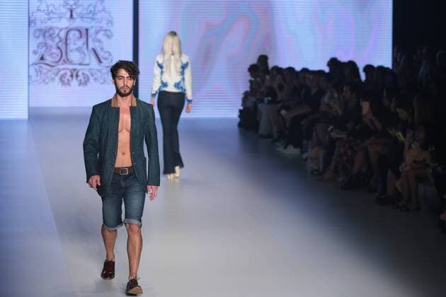 October 27, 2016 - Sao Paulo, Brazil - Model presents creation by Samuel Cirnansck, during the Sao Paulo Fashion Week, winter 2017 edition, this Thursday , in Sao Paulo, Brazil. Sao Paulo Brazil - ZUMAl146 20161027_zaf_l146_034