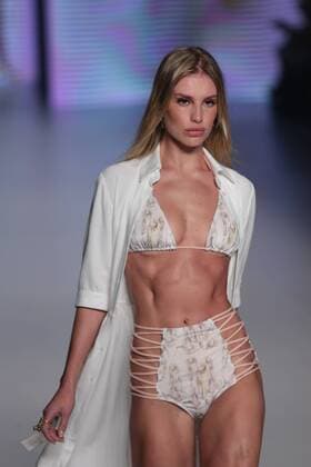 October 27, 2016 - Sao Paulo, Brazil - Model presents creation by Samuel Cirnansck, during the Sao Paulo Fashion Week, winter 2017 edition, this Thursday , in Sao Paulo, Brazil. Sao Paulo Brazil - ZUMAl146 20161027_zaf_l146_045
