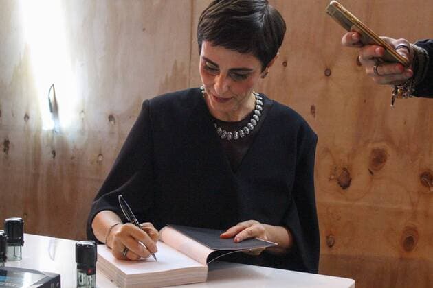 SÃO PAULO, SP - 27.10.2016: SPFW N42 - £ SESSA the book autografos The BiquÃni Made in Brazil Lilian Pacce during the SÃ £ o Paulo Fashion Week (SPFW) TRANS N42 in Ibirapuera Park in SÃ £ o Paulo, Brazil. x1221541x  RômulloxDawid