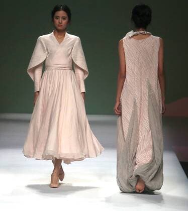 Chinese models wear clothing from the Chuyun 2017 collection during China s international fashion week in Beijing on October 28, 2016. Chinese fashion designers are becoming an international force with both European and American fashion houses looking at the new, fresh Chinese clothing-minds as potential partners in future clothing brands.  PEK2016102805 STEPHENxSHAVER