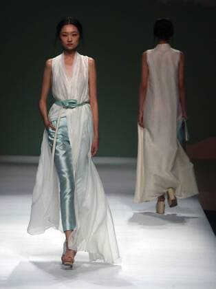 Chinese models wear clothing from the Chuyun 2017 collection during China s international fashion week in Beijing on October 28, 2016. Chinese fashion designers are becoming an international force with both European and American fashion houses looking at the new, fresh Chinese clothing-minds as potential partners in future clothing brands.  PEK2016102808 STEPHENxSHAVER