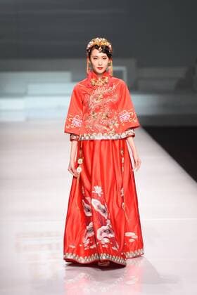 October 27, 2016 - Beijing, Beijing, China - Beijing,CHINA-October 27 2016: (EDITORIAL USE ONLY. CHINA OUT) ..A model shows a wedding dress of designer Tsaim Meiyue s collections at China Fashion Week in Beijing, October 27th, 2016. Beijing China  - ZUMAs145 20161027_zaa_s145_127