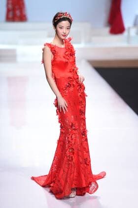 October 27, 2016 - Beijing, Beijing, China - Beijing,CHINA-October 27 2016: (EDITORIAL USE ONLY. CHINA OUT) ..A model shows a wedding dress of designer Tsaim Meiyue s collections at China Fashion Week in Beijing, October 27th, 2016. Beijing China  - ZUMAs145 20161027_zaa_s145_134
