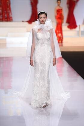 October 27, 2016 - Beijing, Beijing, China - Beijing,CHINA-October 27 2016: (EDITORIAL USE ONLY. CHINA OUT) ..A model shows a wedding dress of designer Tsaim Meiyue s collections at China Fashion Week in Beijing, October 27th, 2016. Beijing China  - ZUMAs145 20161027_zaa_s145_139