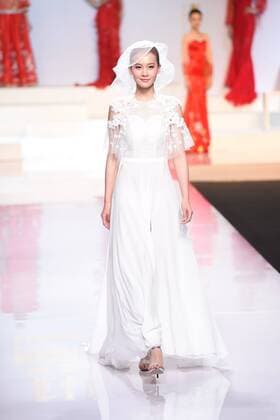 October 27, 2016 - Beijing, Beijing, China - Beijing,CHINA-October 27 2016: (EDITORIAL USE ONLY. CHINA OUT) ..A model shows a wedding dress of designer Tsaim Meiyue s collections at China Fashion Week in Beijing, October 27th, 2016. Beijing China  - ZUMAs145 20161027_zaa_s145_140