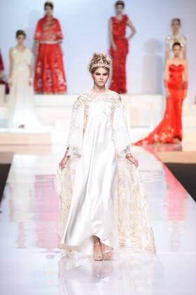October 27, 2016 - Beijing, Beijing, China - Beijing,CHINA-October 27 2016: (EDITORIAL USE ONLY. CHINA OUT) ..A model shows a wedding dress of designer Tsaim Meiyue s collections at China Fashion Week in Beijing, October 27th, 2016. Beijing China  - ZUMAs145 20161027_zaa_s145_147