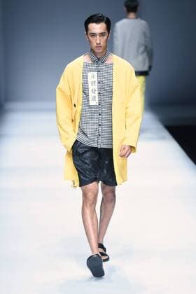 October 28, 2016 - Beijing, Beijing, China - Beijing,CHINA-October 27 2016: (EDITORIAL USE ONLY. CHINA OUT) A model presents a creation of SIVICO at the China Fashion Week in Beijing. The SIVICO collections are released at the China Fashion Week (S S 2017) in Beijing, October 27th, 2016. Beijing China  - ZUMAs145 20161028_zaa_s145_007