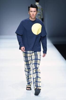 October 28, 2016 - Beijing, Beijing, China - Beijing,CHINA-October 27 2016: (EDITORIAL USE ONLY. CHINA OUT) A model presents a creation of SIVICO at the China Fashion Week in Beijing. The SIVICO collections are released at the China Fashion Week (S S 2017) in Beijing, October 27th, 2016. Beijing China  - ZUMAs145 20161028_zaa_s145_010
