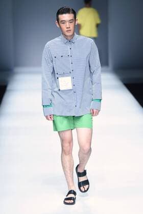 October 28, 2016 - Beijing, Beijing, China - Beijing,CHINA-October 27 2016: (EDITORIAL USE ONLY. CHINA OUT) A model presents a creation of SIVICO at the China Fashion Week in Beijing. The SIVICO collections are released at the China Fashion Week (S S 2017) in Beijing, October 27th, 2016. Beijing China  - ZUMAs145 20161028_zaa_s145_012