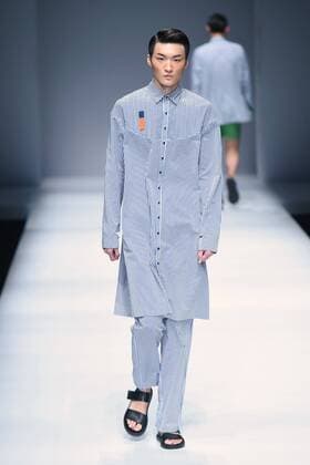October 28, 2016 - Beijing, Beijing, China - Beijing,CHINA-October 27 2016: (EDITORIAL USE ONLY. CHINA OUT) A model presents a creation of SIVICO at the China Fashion Week in Beijing. The SIVICO collections are released at the China Fashion Week (S S 2017) in Beijing, October 27th, 2016. Beijing China  - ZUMAs145 20161028_zaa_s145_013