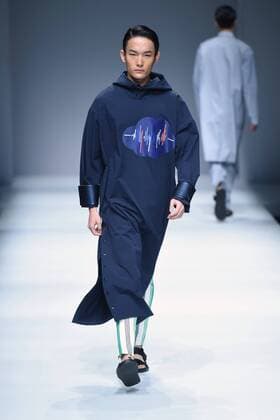 October 28, 2016 - Beijing, Beijing, China - Beijing,CHINA-October 27 2016: (EDITORIAL USE ONLY. CHINA OUT) A model presents a creation of SIVICO at the China Fashion Week in Beijing. The SIVICO collections are released at the China Fashion Week (S S 2017) in Beijing, October 27th, 2016. Beijing China  - ZUMAs145 20161028_zaa_s145_014