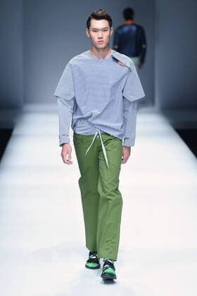 October 28, 2016 - Beijing, Beijing, China - Beijing,CHINA-October 27 2016: (EDITORIAL USE ONLY. CHINA OUT) A model presents a creation of SIVICO at the China Fashion Week in Beijing. The SIVICO collections are released at the China Fashion Week (S S 2017) in Beijing, October 27th, 2016. Beijing China  - ZUMAs145 20161028_zaa_s145_016