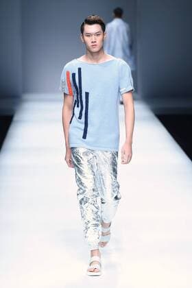 October 28, 2016 - Beijing, Beijing, China - Beijing,CHINA-October 27 2016: (EDITORIAL USE ONLY. CHINA OUT) A model presents a creation of SIVICO at the China Fashion Week in Beijing. The SIVICO collections are released at the China Fashion Week (S S 2017) in Beijing, October 27th, 2016. Beijing China  - ZUMAs145 20161028_zaa_s145_031