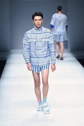 October 28, 2016 - Beijing, Beijing, China - Beijing,CHINA-October 27 2016: (EDITORIAL USE ONLY. CHINA OUT) A model presents a creation of SIVICO at the China Fashion Week in Beijing. The SIVICO collections are released at the China Fashion Week (S S 2017) in Beijing, October 27th, 2016. Beijing China  - ZUMAs145 20161028_zaa_s145_028