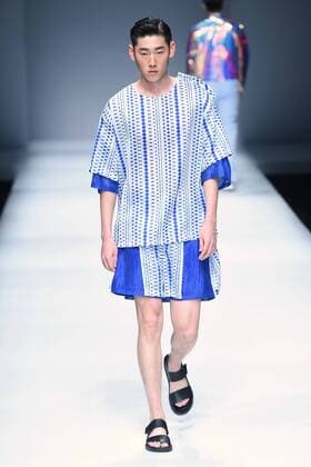 October 28, 2016 - Beijing, Beijing, China - Beijing,CHINA-October 27 2016: (EDITORIAL USE ONLY. CHINA OUT) A model presents a creation of SIVICO at the China Fashion Week in Beijing. The SIVICO collections are released at the China Fashion Week (S S 2017) in Beijing, October 27th, 2016. Beijing China  - ZUMAs145 20161028_zaa_s145_027