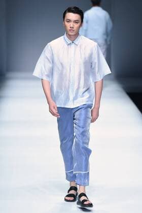 October 28, 2016 - Beijing, Beijing, China - Beijing,CHINA-October 27 2016: (EDITORIAL USE ONLY. CHINA OUT) A model presents a creation of SIVICO at the China Fashion Week in Beijing. The SIVICO collections are released at the China Fashion Week (S S 2017) in Beijing, October 27th, 2016. Beijing China  - ZUMAs145 20161028_zaa_s145_036
