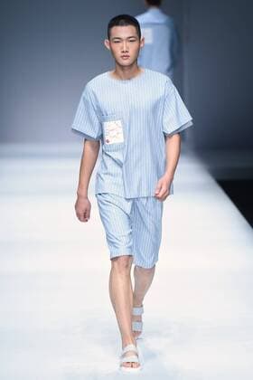 October 28, 2016 - Beijing, Beijing, China - Beijing,CHINA-October 27 2016: (EDITORIAL USE ONLY. CHINA OUT) A model presents a creation of SIVICO at the China Fashion Week in Beijing. The SIVICO collections are released at the China Fashion Week (S S 2017) in Beijing, October 27th, 2016. Beijing China  - ZUMAs145 20161028_zaa_s145_039
