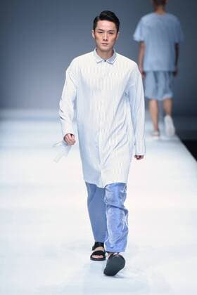 October 28, 2016 - Beijing, Beijing, China - Beijing,CHINA-October 27 2016: (EDITORIAL USE ONLY. CHINA OUT) A model presents a creation of SIVICO at the China Fashion Week in Beijing. The SIVICO collections are released at the China Fashion Week (S S 2017) in Beijing, October 27th, 2016. Beijing China  - ZUMAs145 20161028_zaa_s145_040