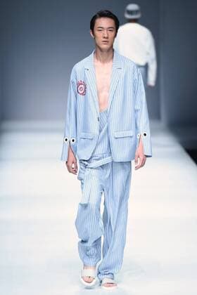 October 28, 2016 - Beijing, Beijing, China - Beijing,CHINA-October 27 2016: (EDITORIAL USE ONLY. CHINA OUT) A model presents a creation of SIVICO at the China Fashion Week in Beijing. The SIVICO collections are released at the China Fashion Week (S S 2017) in Beijing, October 27th, 2016. Beijing China  - ZUMAs145 20161028_zaa_s145_042