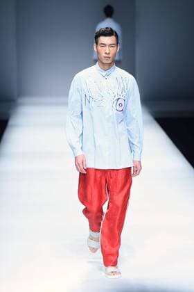 October 28, 2016 - Beijing, Beijing, China - Beijing,CHINA-October 27 2016: (EDITORIAL USE ONLY. CHINA OUT) A model presents a creation of SIVICO at the China Fashion Week in Beijing. The SIVICO collections are released at the China Fashion Week (S S 2017) in Beijing, October 27th, 2016. Beijing China  - ZUMAs145 20161028_zaa_s145_043