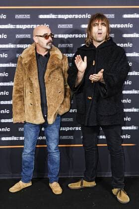 Paul Bonehead Arthurs und Liam Gallagher bei der Premiere der Musik-Dokumentation Oasis: Supersonic im Kino International. Berlin, 27.10.2016 Foto:xB.xKriemannx xFuturexImage