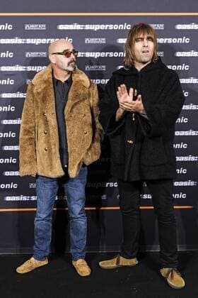 Paul Bonehead Arthurs und Liam Gallagher bei der Premiere der Musik-Dokumentation Oasis: Supersonic im Kino International. Berlin, 27.10.2016 Foto:xB.xKriemannx xFuturexImage