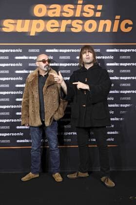 Themen der Woche Bilder des Tages Paul Bonehead Arthurs und Liam Gallagher bei der Premiere der Musik-Dokumentation Oasis: Supersonic im Kino International. Berlin, 27.10.2016 Foto:xS.xGabschx xFuturexImage