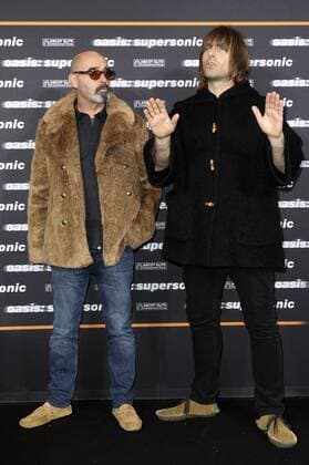 Paul Bonehead Arthurs und Liam Gallagher bei der Premiere der Musik-Dokumentation Oasis: Supersonic im Kino International. Berlin, 27.10.2016 Foto:xS.xGabschx xFuturexImage