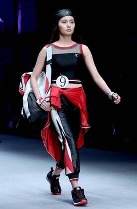 A model presents a creation for the Qiaodan Cup 11th China Sportswear Design Contest Final during the China Fashion Week in Beijing, capital of China, Oct. 27, 2016. ) (wyo) CHINA-BEIJING-FASHION WEEK(CN) ChenxJianli 