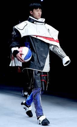 A model presents a creation for the Qiaodan Cup 11th China Sportswear Design Contest Final during the China Fashion Week in Beijing, capital of China, Oct. 27, 2016. ) (wyo) CHINA-BEIJING-FASHION WEEK(CN) ChenxJianli 