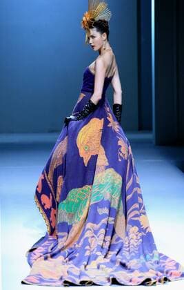 A model presents a creation by designer Zhuang Ganran for the Rabbit-Warm during the China Fashion Week in Beijing, capital of China, Oct. 28, 2016. ) (wyo) CHINA-BEIJING-FASHION WEEK(CN) LixMingfang 
