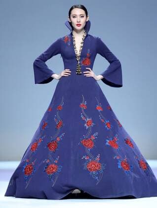 A model presents a creation by designer Zhuang Ganran for the Rabbit-Warm during the China Fashion Week in Beijing, capital of China, Oct. 28, 2016. ) (wyo) CHINA-BEIJING-FASHION WEEK(CN) ChenxJianli 