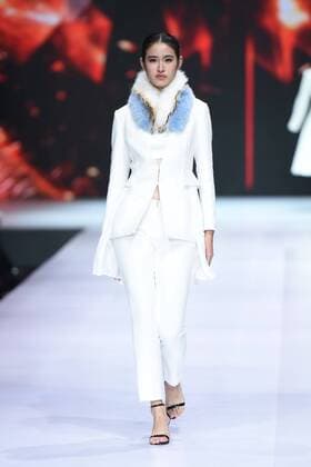 October 28, 2016 - Beijing, Beijing, China - Beijing,CHINA-October 28 2016: (EDITORIAL USE ONLY. CHINA OUT) ..A model presents a creation of the online shopping platform 10fur.com at China Fashion Week (S S 2017) in Beijing, October 28th, 2016. Beijing China  - ZUMAs145 20161028_zaa_s145_053