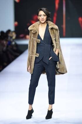 October 28, 2016 - Beijing, Beijing, China - Beijing,CHINA-October 28 2016: (EDITORIAL USE ONLY. CHINA OUT) ..A model presents a creation of the online shopping platform 10fur.com at China Fashion Week (S S 2017) in Beijing, October 28th, 2016. Beijing China  - ZUMAs145 20161028_zaa_s145_056