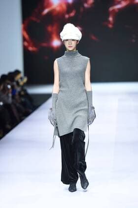 October 28, 2016 - Beijing, Beijing, China - Beijing,CHINA-October 28 2016: (EDITORIAL USE ONLY. CHINA OUT) ..A model presents a creation of the online shopping platform 10fur.com at China Fashion Week (S S 2017) in Beijing, October 28th, 2016. Beijing China  - ZUMAs145 20161028_zaa_s145_061